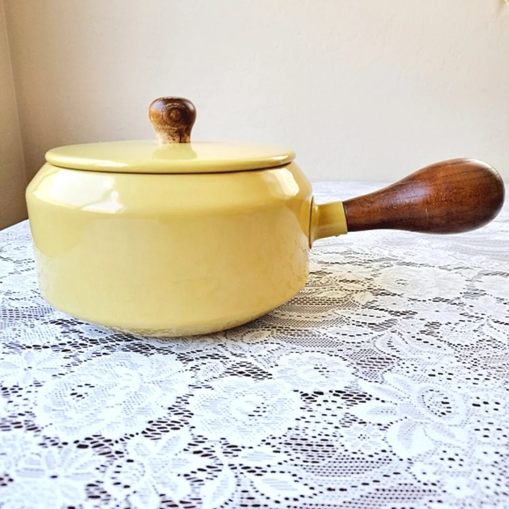 Vtg 60s MCM Mustard Yellow Enamel Fondue Pot w/ Lid Mod Dining Cookware Saucepan
